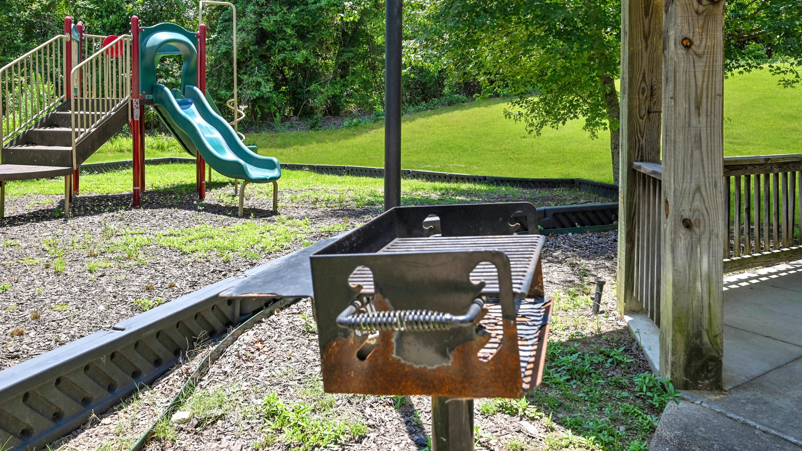River Oaks Apartments courtyard