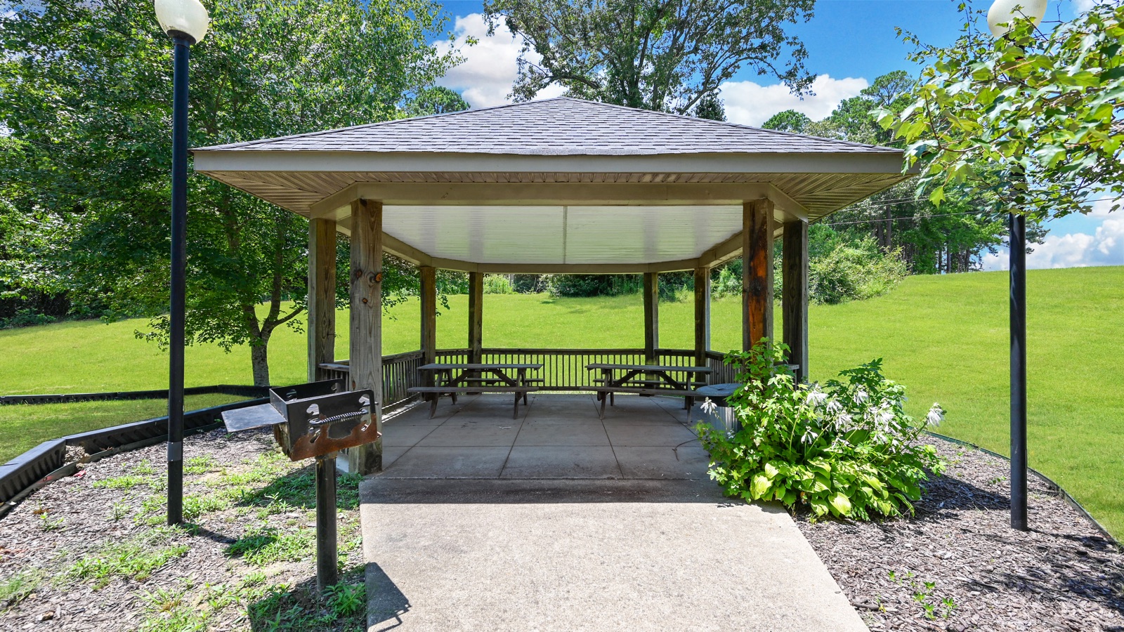 River Oaks Apartments grounds