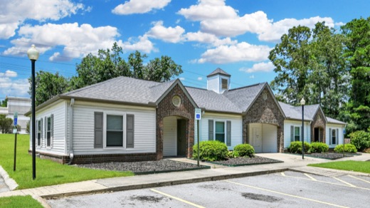 River Oaks Apartments photo 4